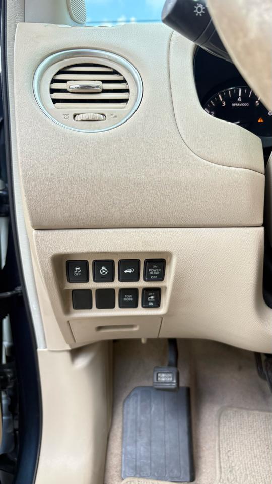 Nissan Pathfinder LE 2WD 2013