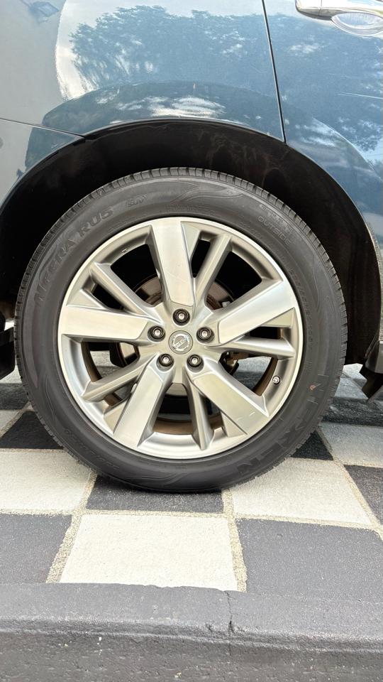 Nissan Pathfinder LE 2WD 2013