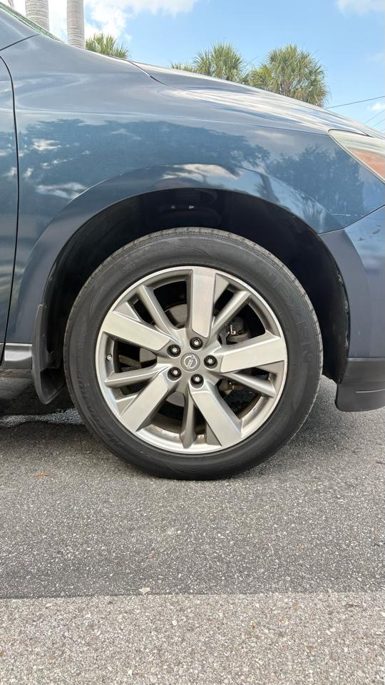 Nissan Pathfinder LE 2WD 2013