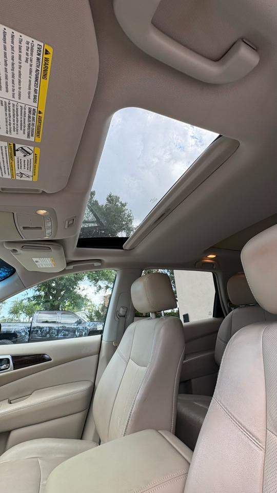 Nissan Pathfinder LE 2WD 2013