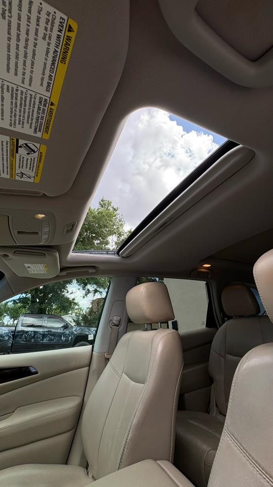 Nissan Pathfinder LE 2WD 2013