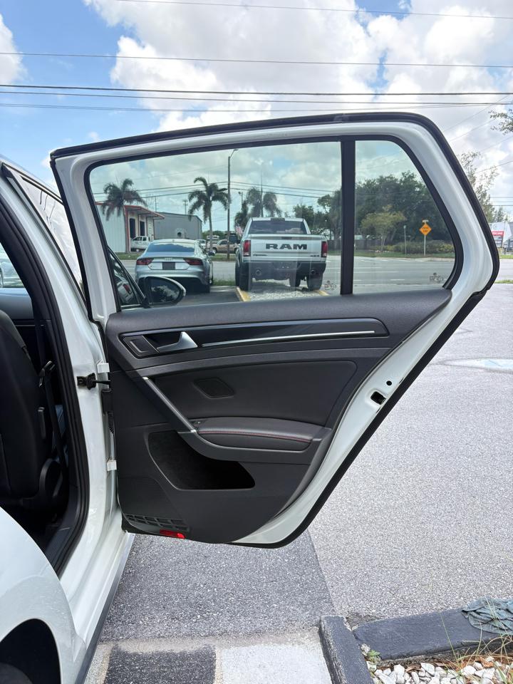 Volkswagen GTI SE 6M 4-Door 2015