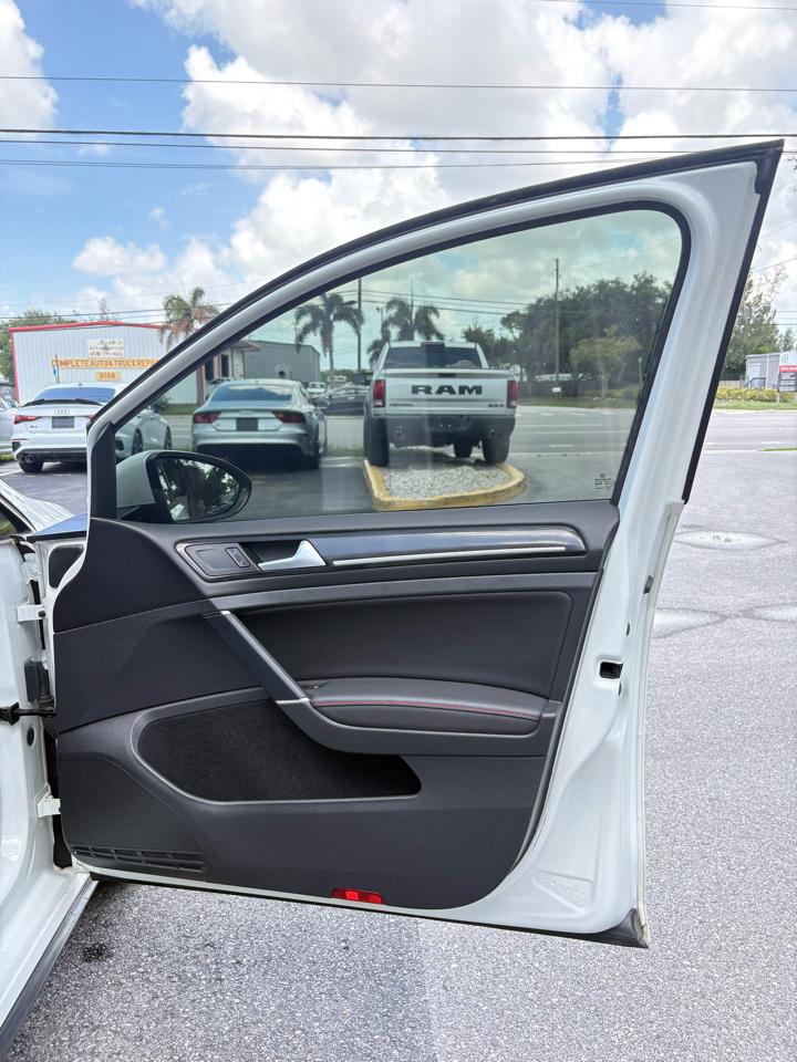 Volkswagen GTI SE 6M 4-Door 2015