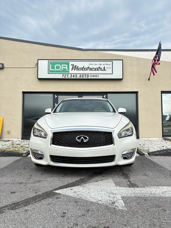 Infiniti Q70 3.7 2015