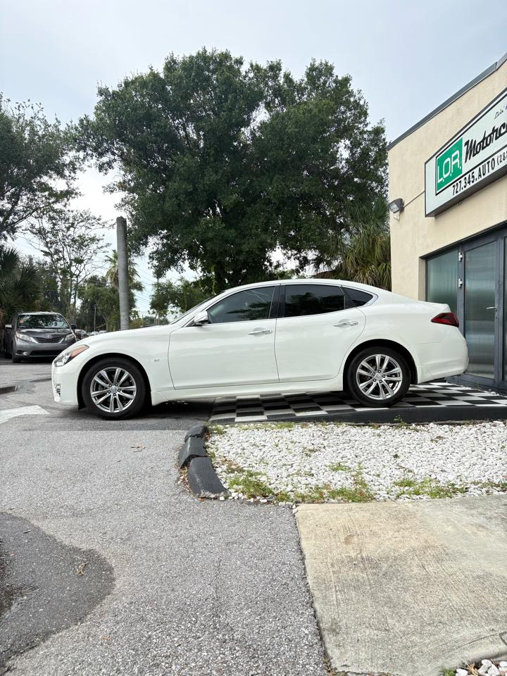 Infiniti Q70 3.7 2015