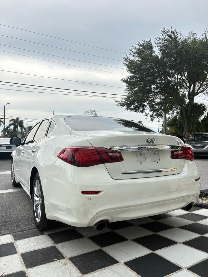 Infiniti Q70 3.7 2015