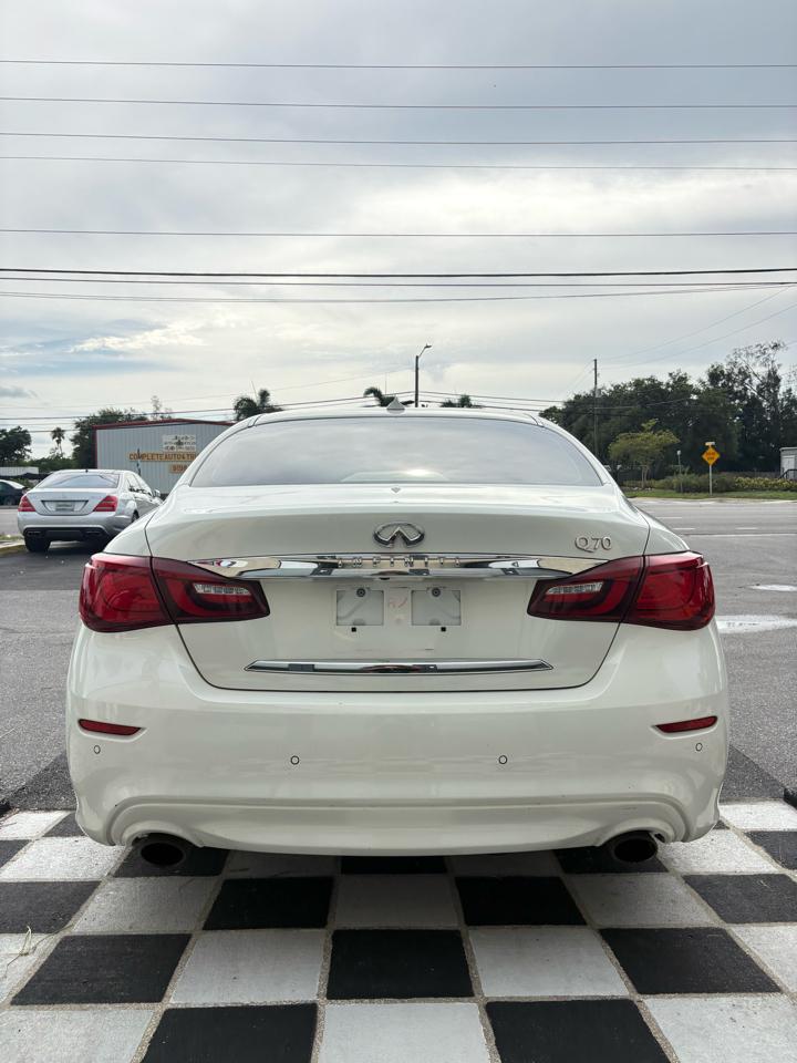 Infiniti Q70 3.7 2015