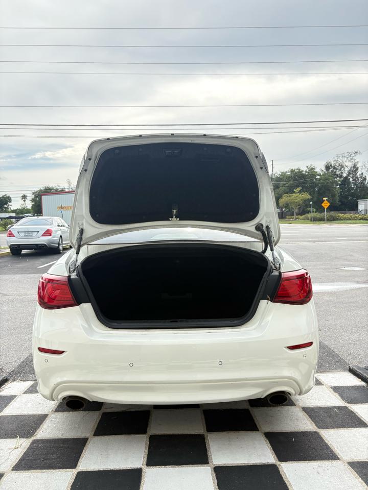 Infiniti Q70 3.7 2015