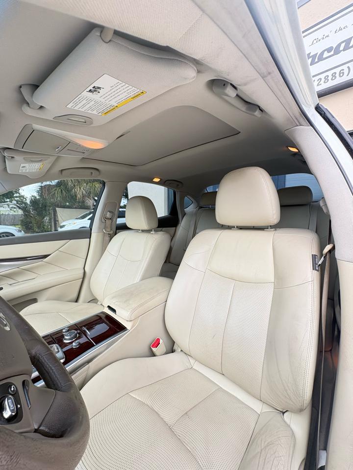 Infiniti Q70 3.7 2015