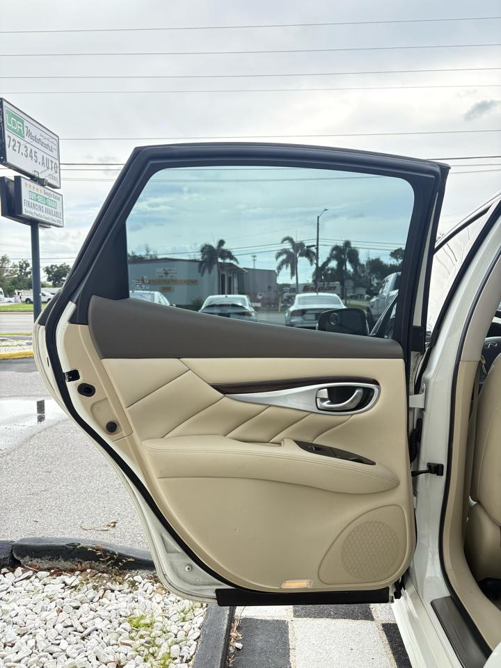 Infiniti Q70 3.7 2015