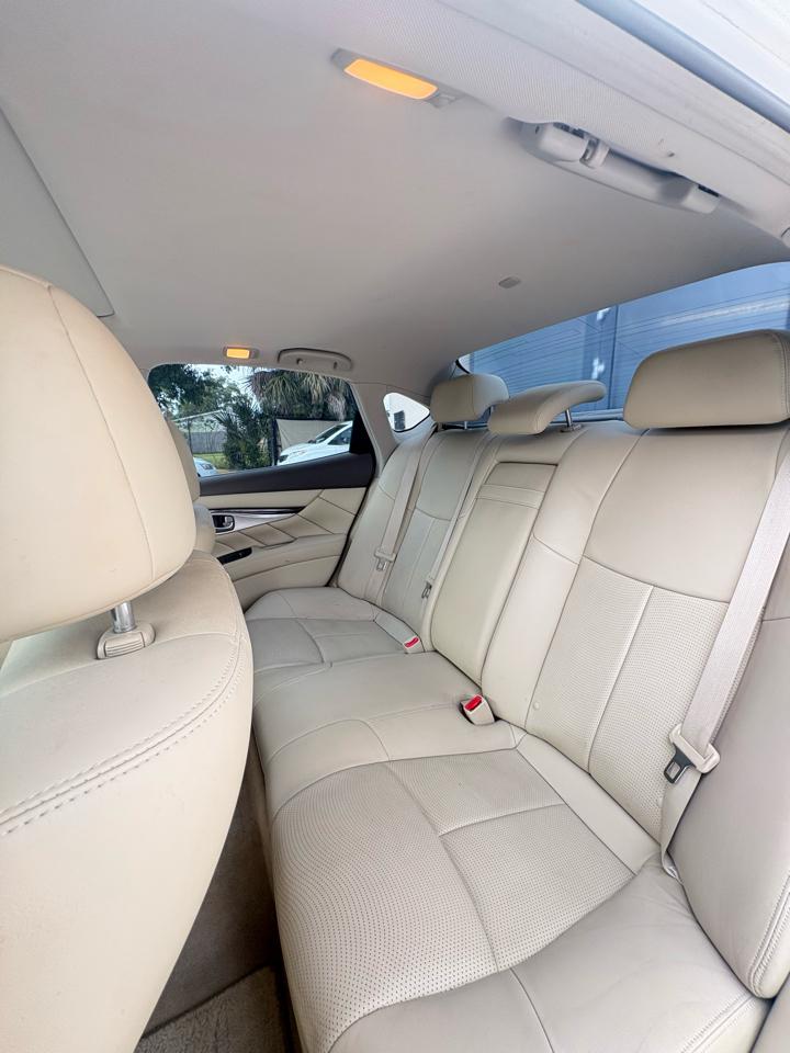 Infiniti Q70 3.7 2015
