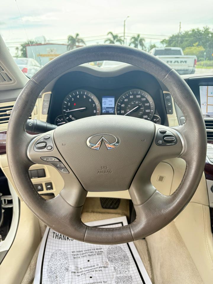 Infiniti Q70 3.7 2015