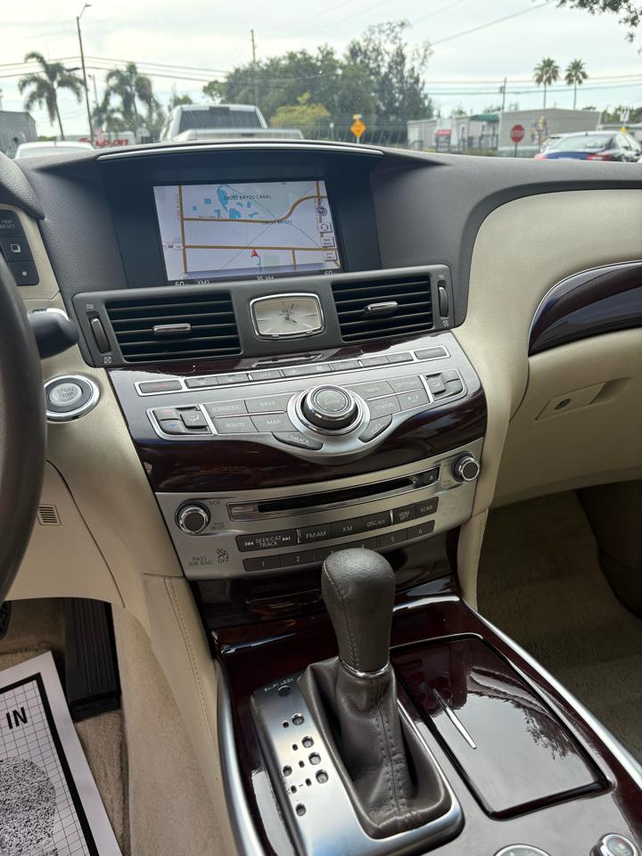Infiniti Q70 3.7 2015