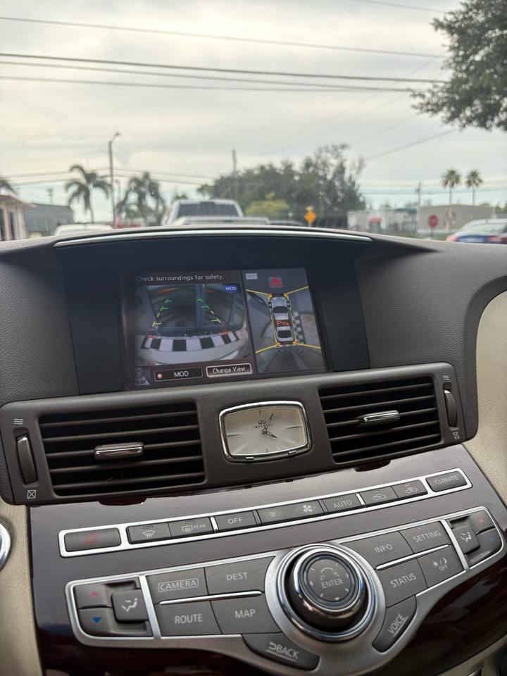 Infiniti Q70 3.7 2015