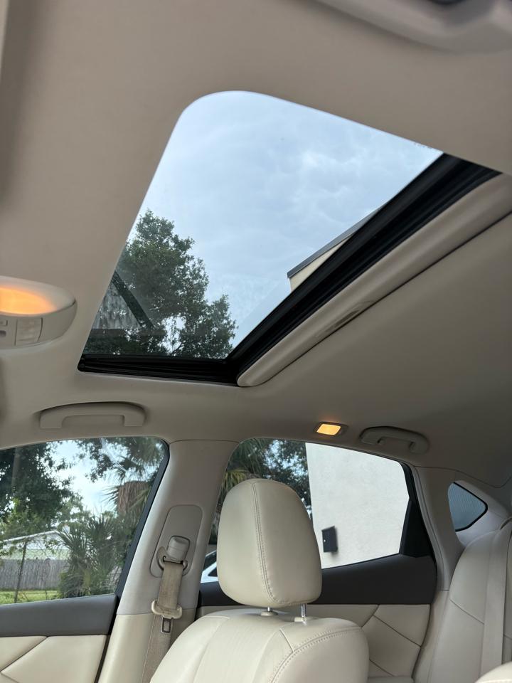 Infiniti Q70 3.7 2015