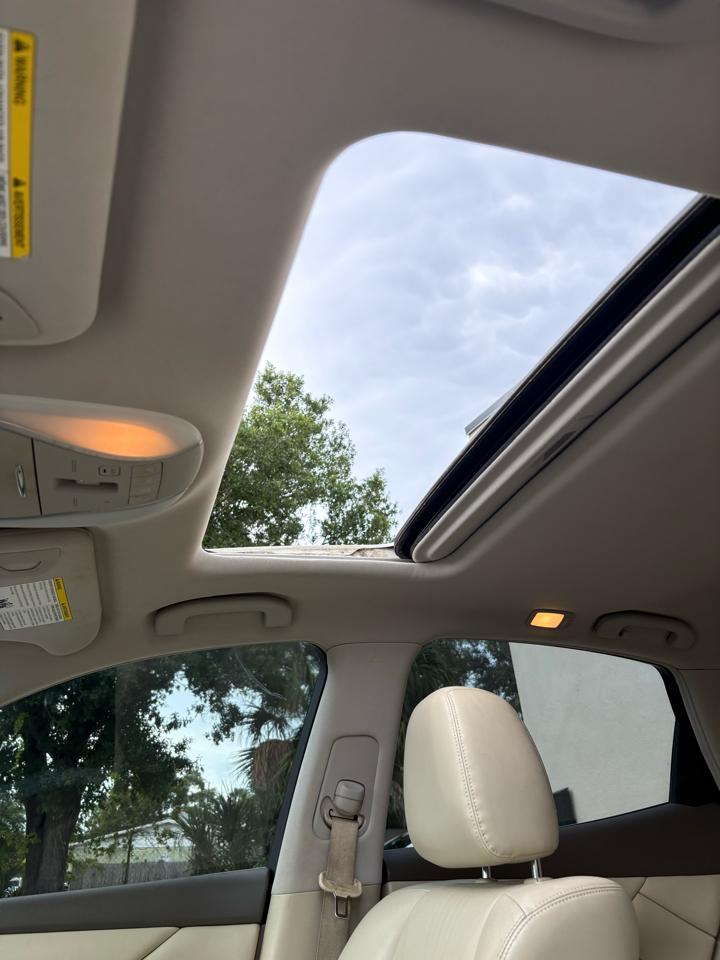 Infiniti Q70 3.7 2015