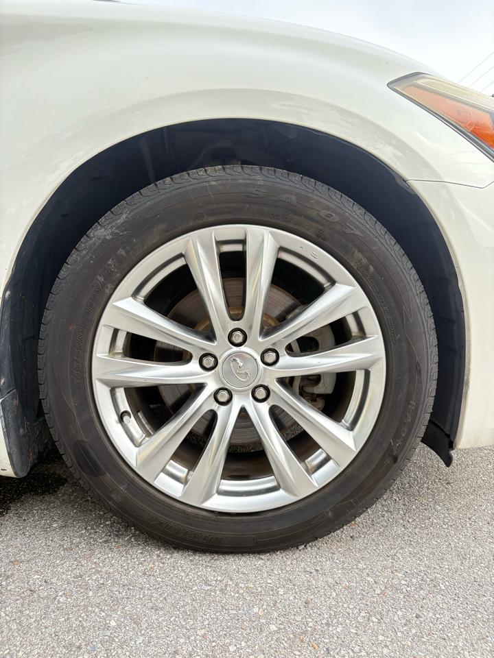 Infiniti Q70 3.7 2015