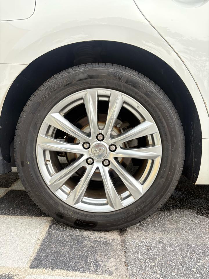 Infiniti Q70 3.7 2015