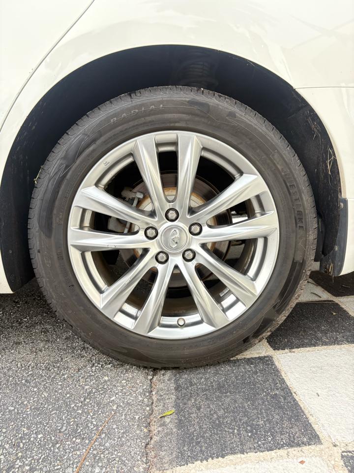 Infiniti Q70 3.7 2015