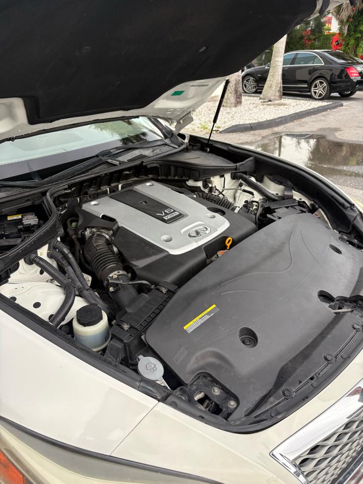 Infiniti Q70 3.7 2015