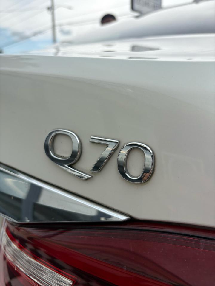 Infiniti Q70 3.7 2015