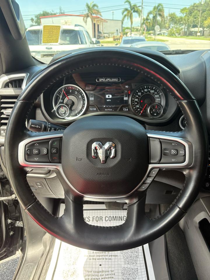 RAM 1500 Big Horn Quad Cab 4WD 2022