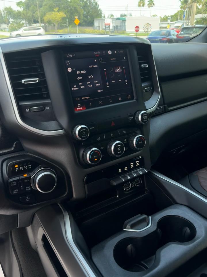 RAM 1500 Big Horn Quad Cab 4WD 2022