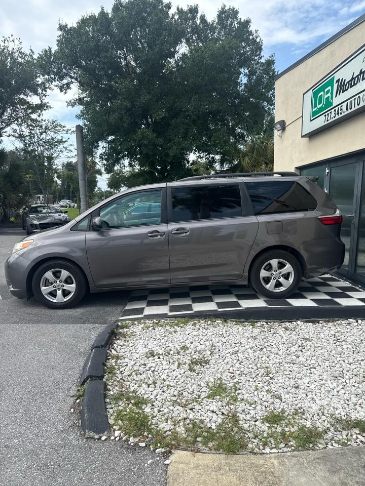 Toyota Sienna LE FWD 8-Passenger V6 2016