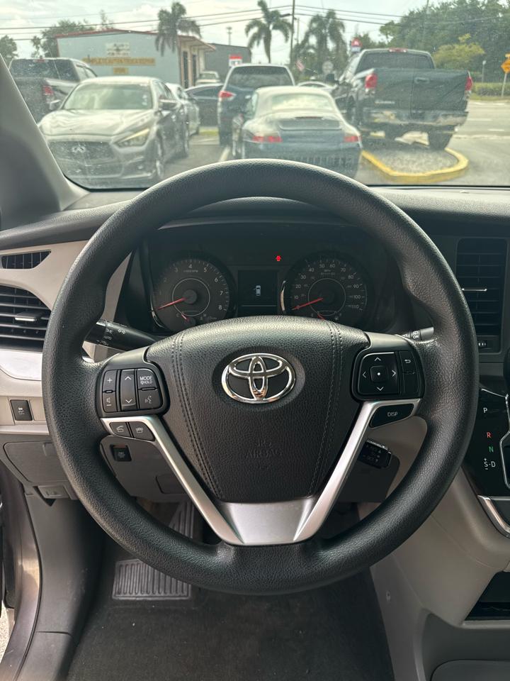 Toyota Sienna LE FWD 8-Passenger V6 2016