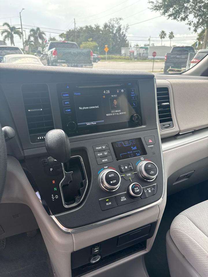 Toyota Sienna LE FWD 8-Passenger V6 2016
