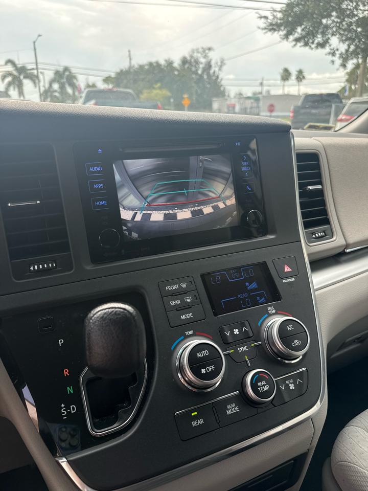 Toyota Sienna LE FWD 8-Passenger V6 2016
