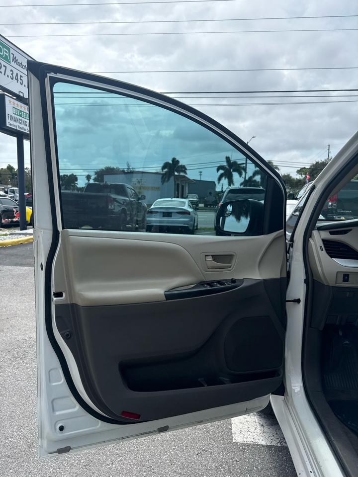 Toyota Sienna L FWD 7-Passenger V6 2016