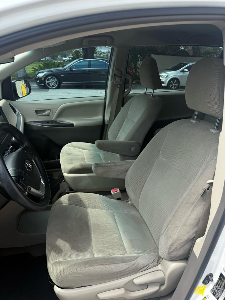 Toyota Sienna L FWD 7-Passenger V6 2016