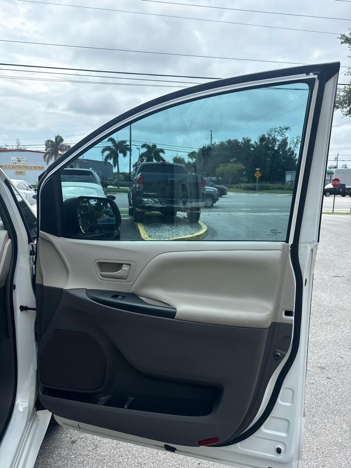 Toyota Sienna L FWD 7-Passenger V6 2016