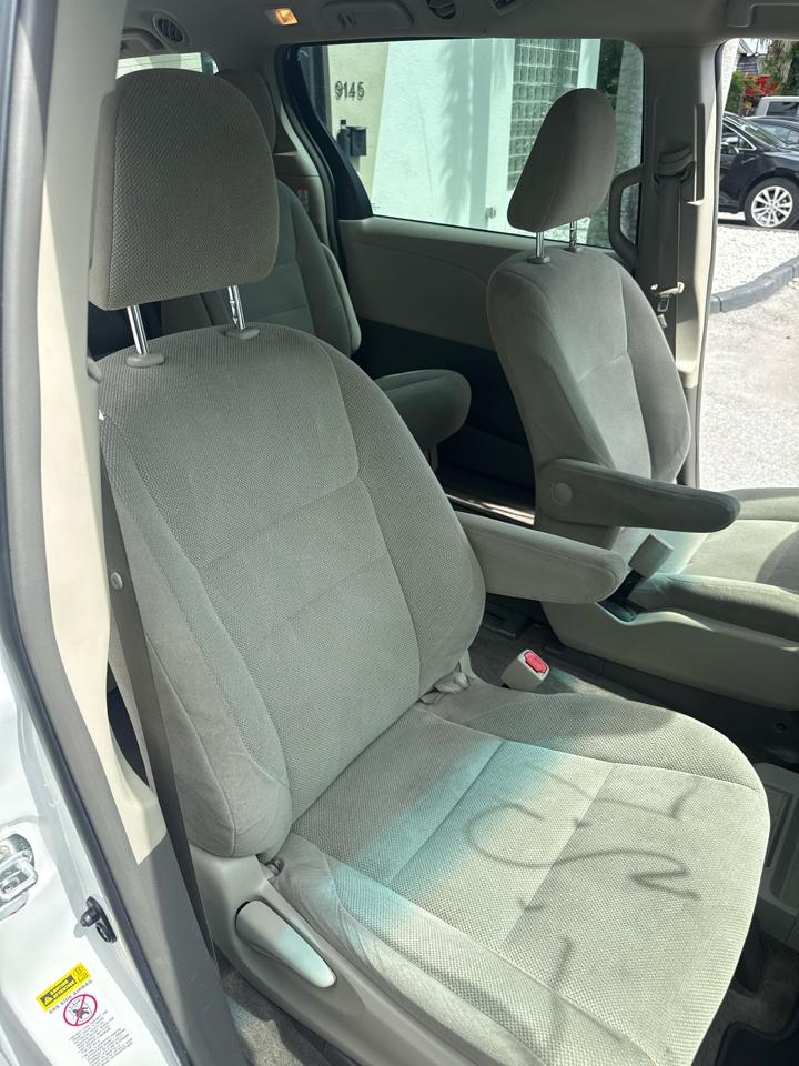 Toyota Sienna L FWD 7-Passenger V6 2016