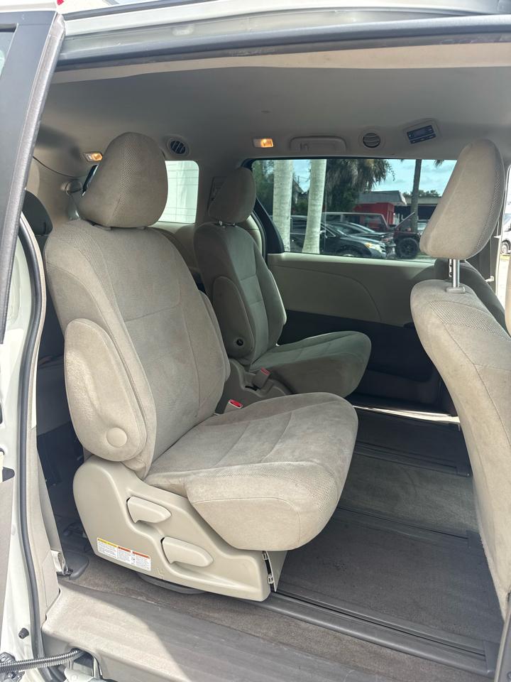 Toyota Sienna L FWD 7-Passenger V6 2016