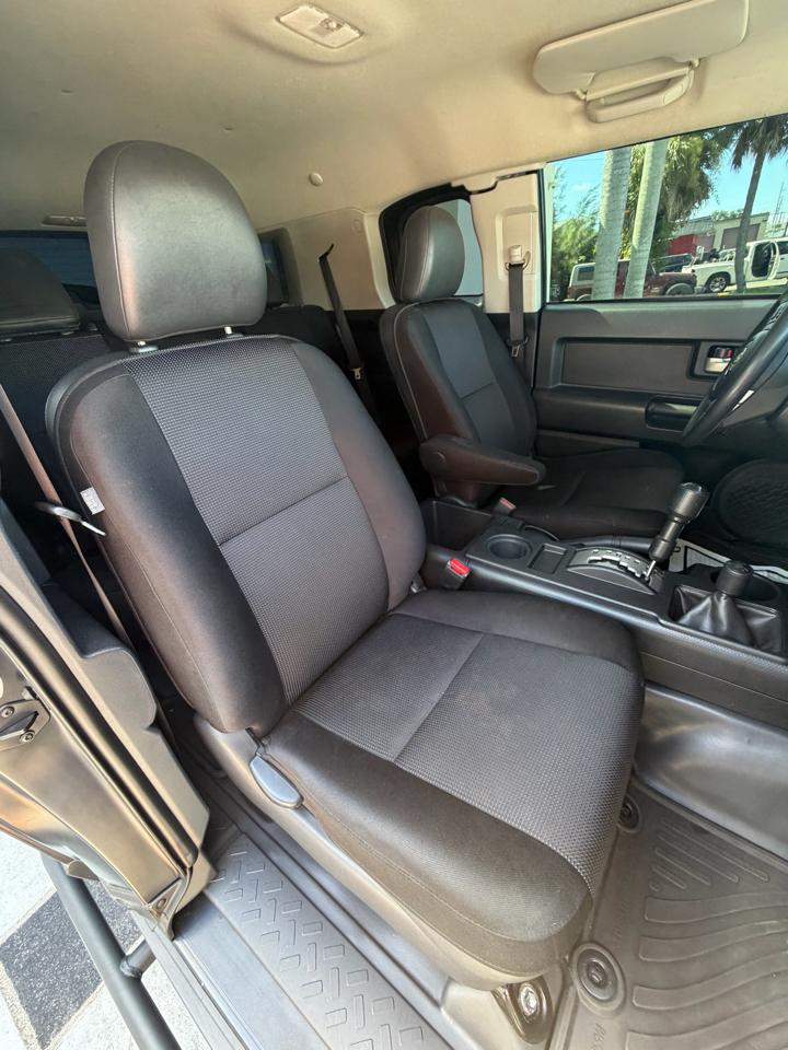 Toyota FJ Cruiser 4WD 2011
