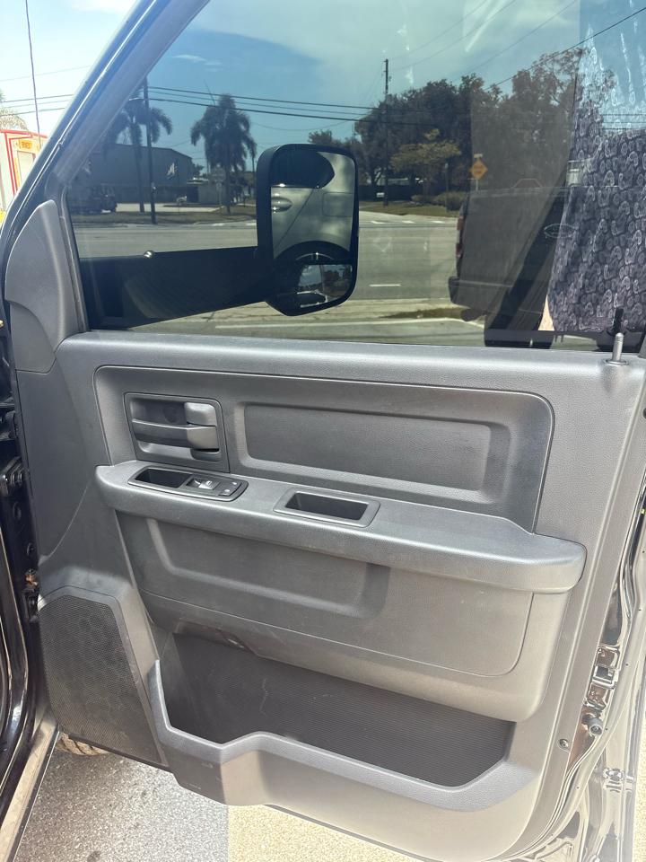 RAM 3500 ST Crew Cab 4WD 2012