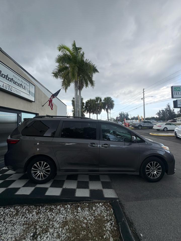 Toyota Sienna Limited Premium 7-Passenger 2018