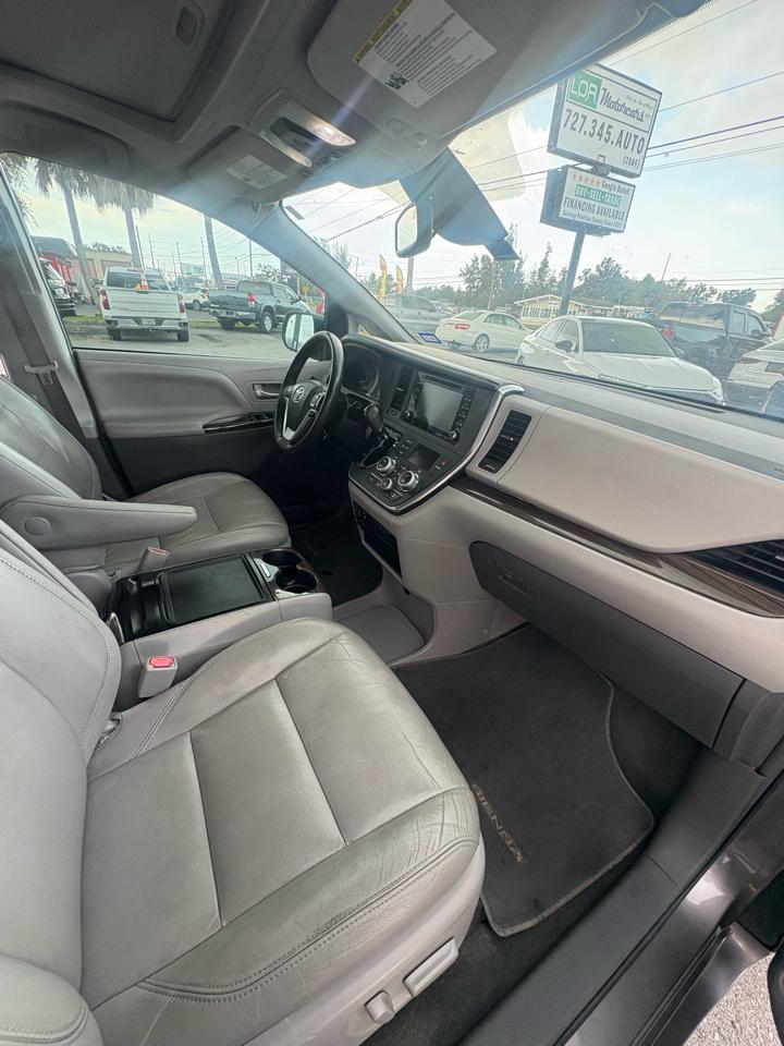 Toyota Sienna Limited Premium 7-Passenger 2018