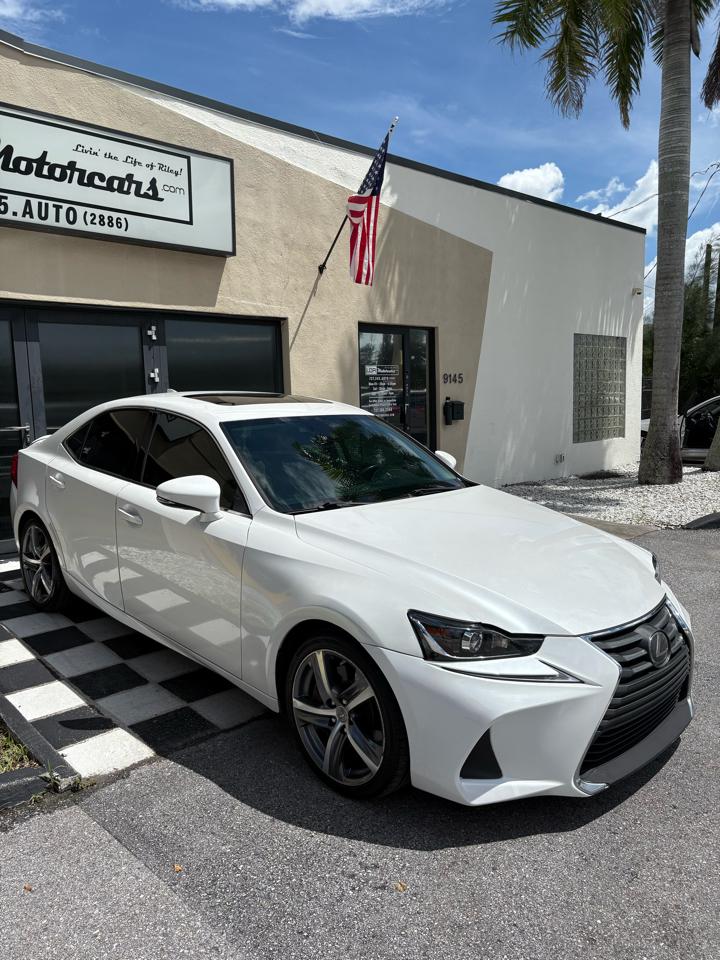 Lexus IS 300 RWD 2018