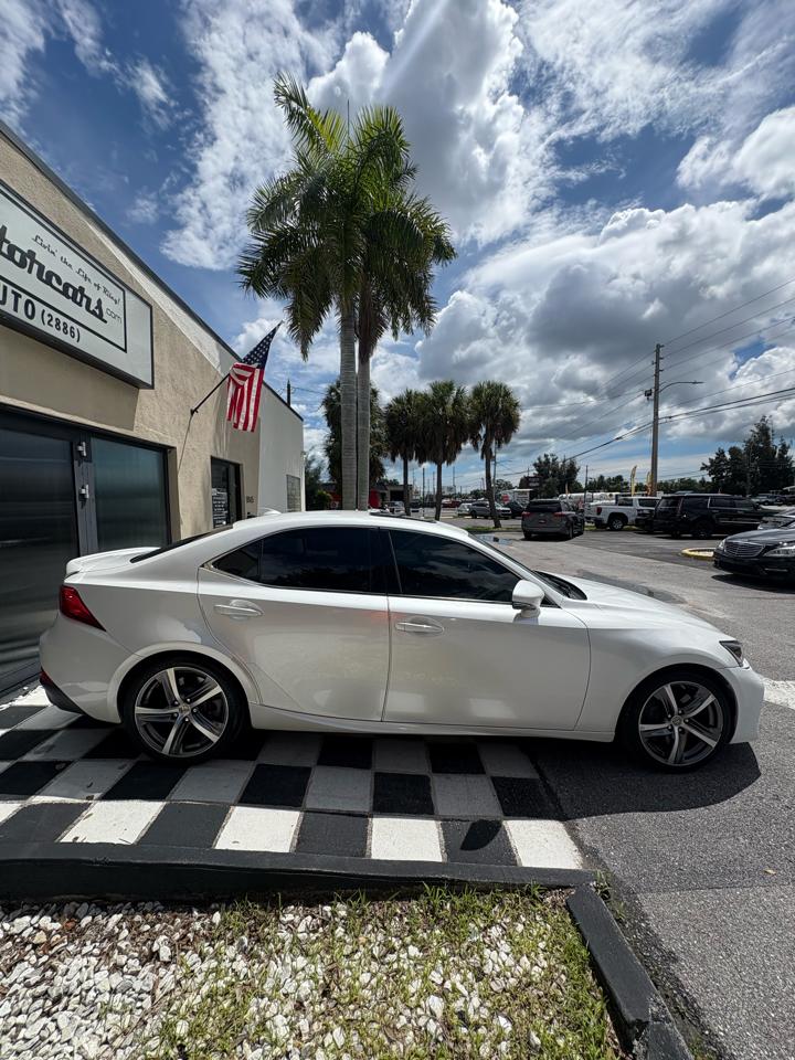 Lexus IS 300 RWD 2018
