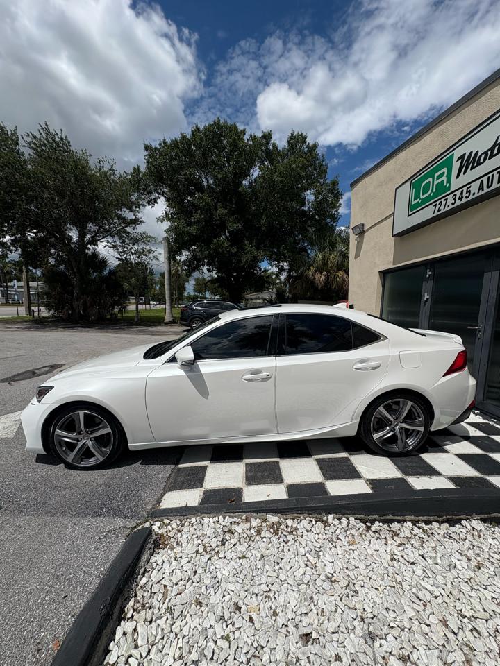 Lexus IS 300 RWD 2018