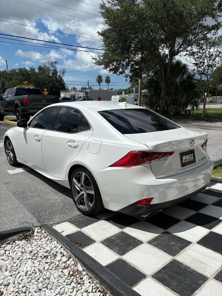Lexus IS 300 RWD 2018