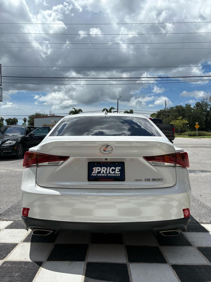 Lexus IS 300 RWD 2018