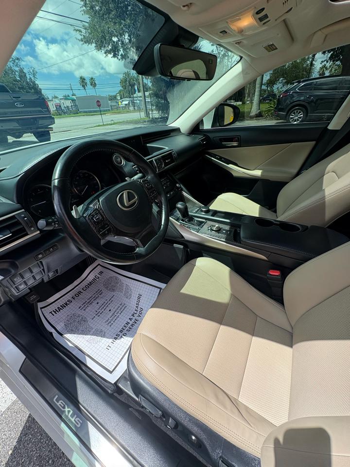 Lexus IS 300 RWD 2018
