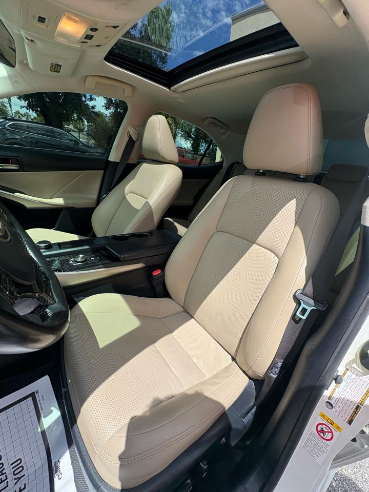 Lexus IS 300 RWD 2018