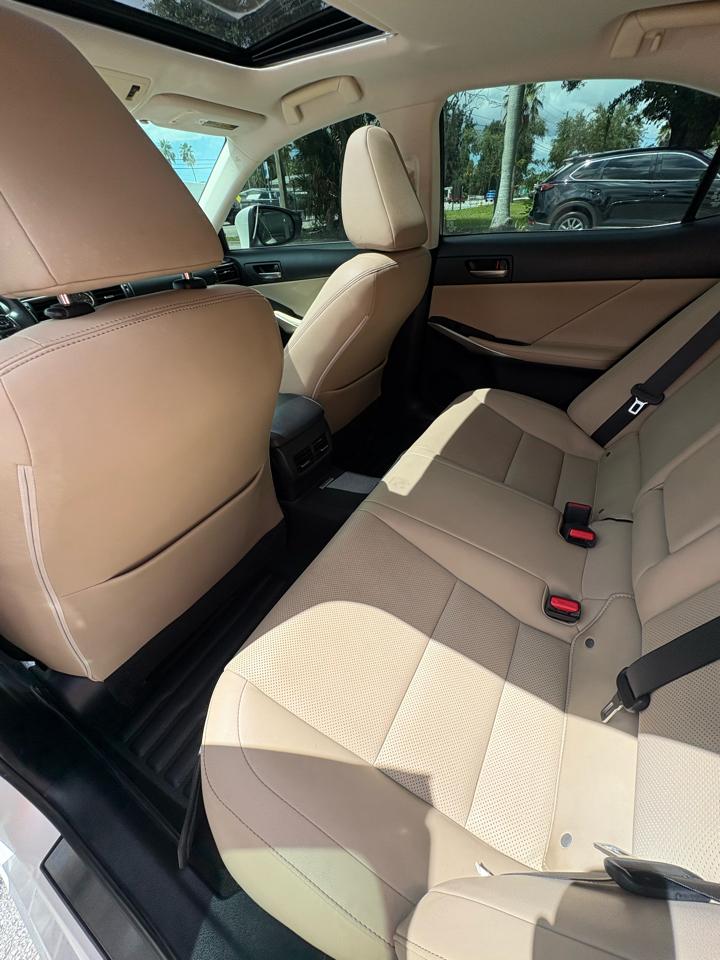 Lexus IS 300 RWD 2018