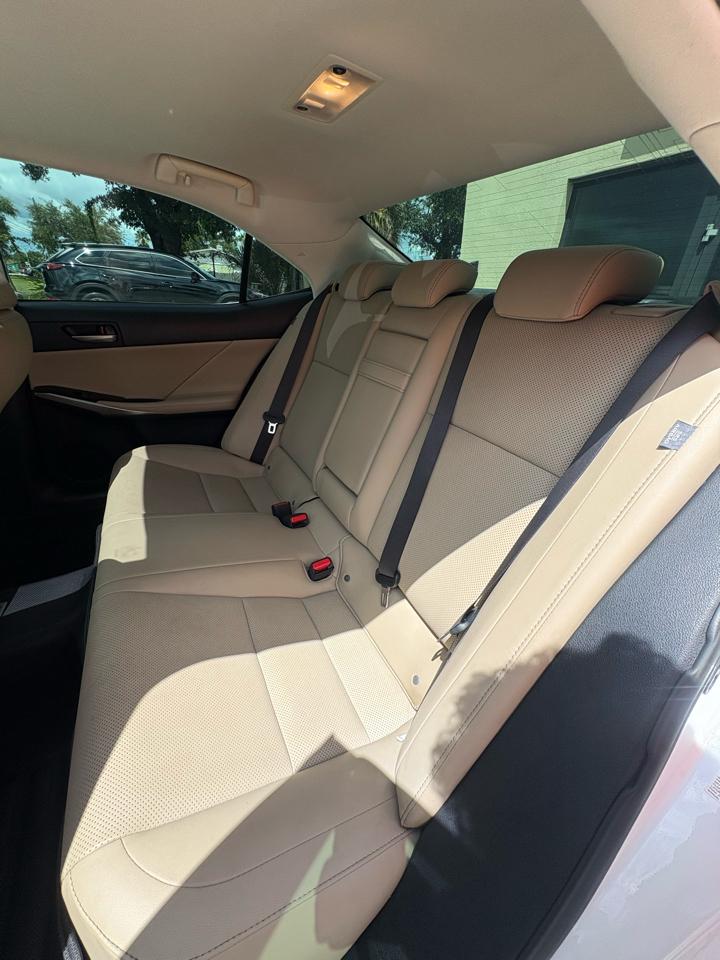 Lexus IS 300 RWD 2018