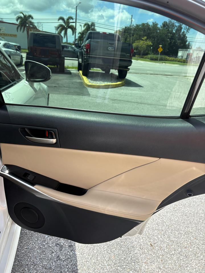 Lexus IS 300 RWD 2018